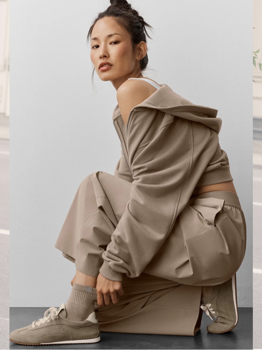 ALO Yoga Wide Leg High-Rise Pants in Taupe - Picture 5 of 6